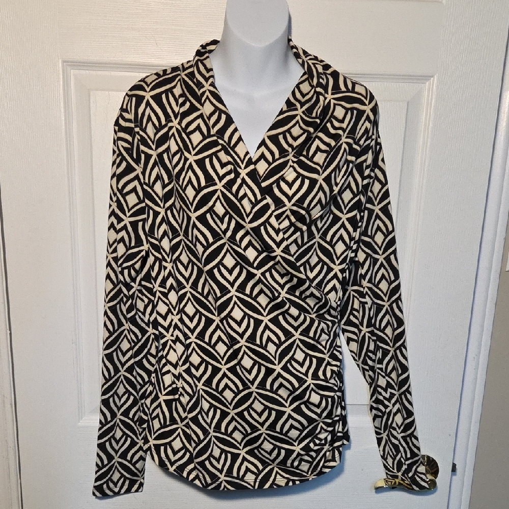 Melanie Lyne Black and Cream Geometric Wrap-Style Blouse Sz S NWT Fits Like L